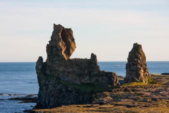 Les falaises de Lóndrangar