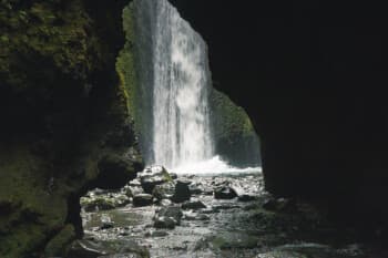 Le canyon et la cascade de Nauthúsagil